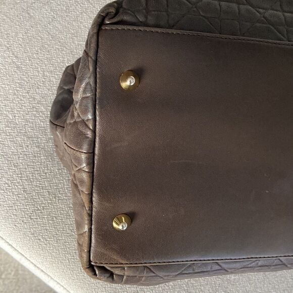 Elegant Brown Quilted Handbag - Picture 6 of 15